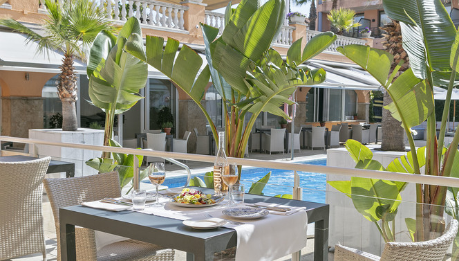 Padel & Stay – Sportief genieten bij Hotel Barcarola