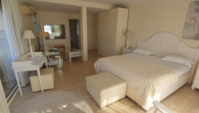 Junior suite with balcony and pool view