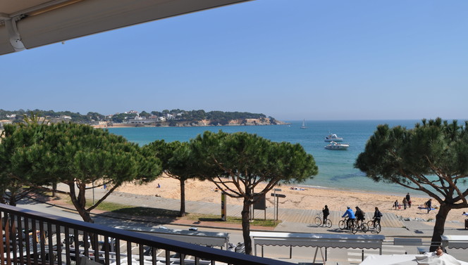 Balcón con vistas al mar