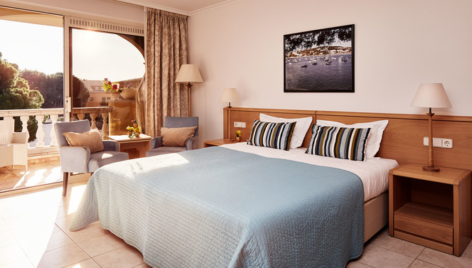 Habitación con balcón