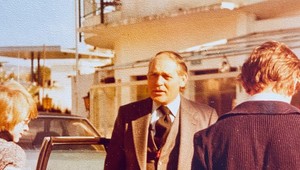 Gerrit voor het restaurant